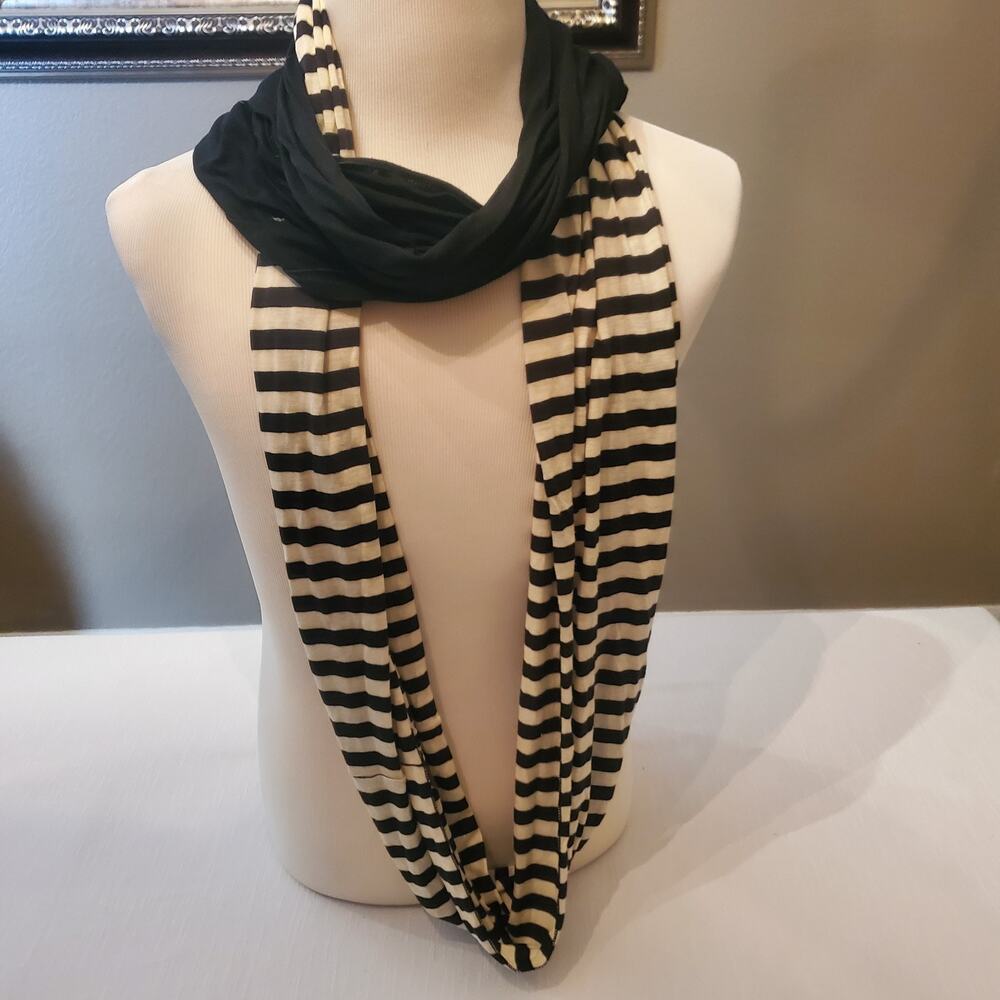 Headcovers Unlimited Women Black Cream Striped Convertible Jersey Scarf Wrap